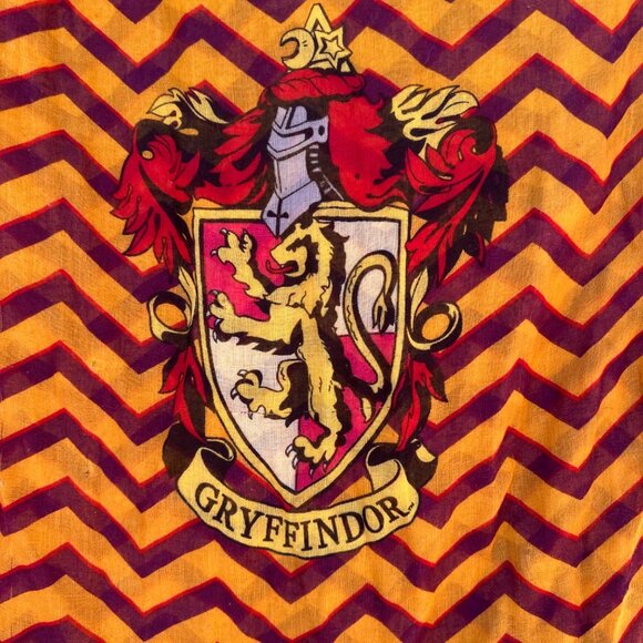 Vintage Y2K Harry Potter Gryffindor Infinity Scarf Chevron Pattern Yellow & Red - Picture 2 of 16